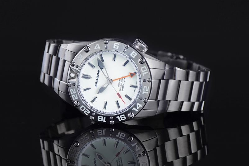 Aragon A702WHT