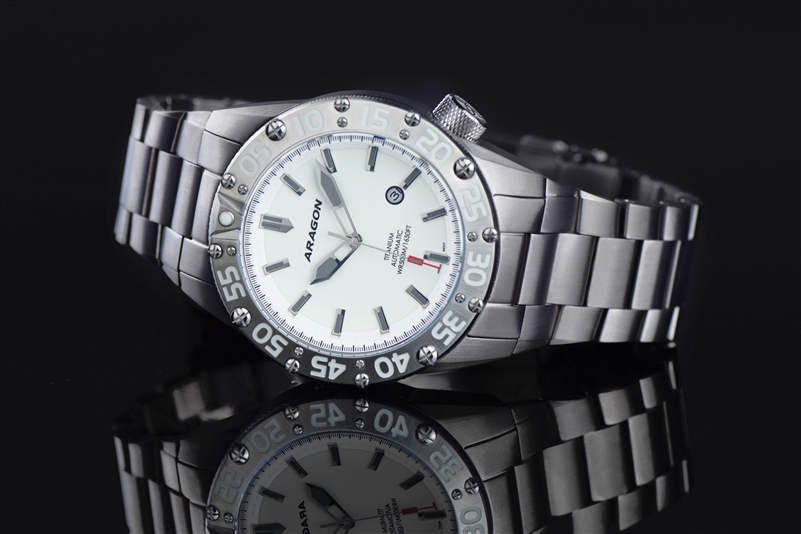 Aragon A703WHT
