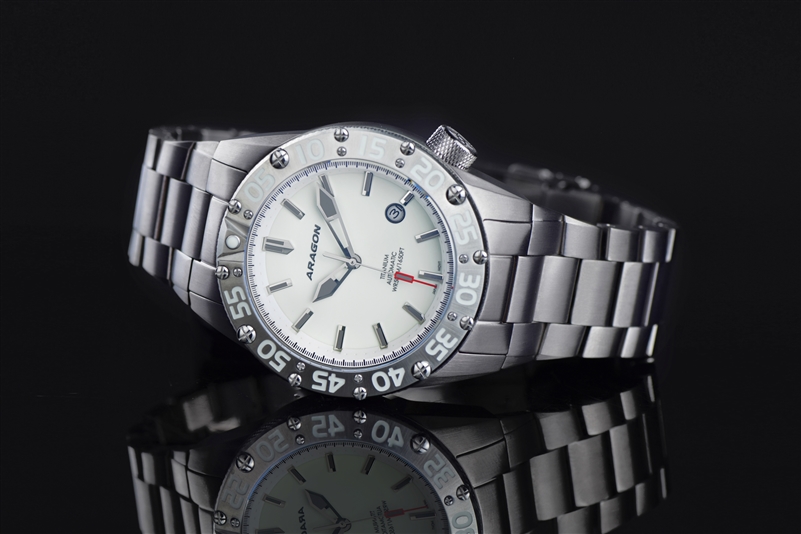 Aragon A704WHT